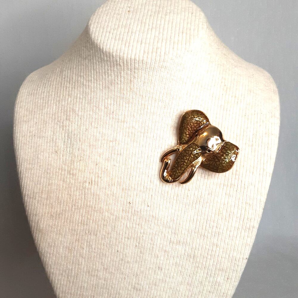 💎Vintage 1980s Elephant Head Brooch Heavy Gold Tone Metal Brown Green Enamel